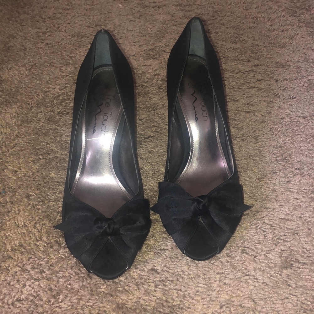 Heels with bows